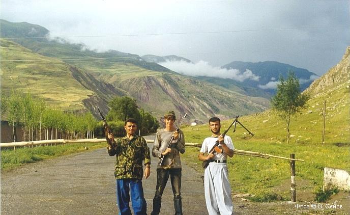 Олег Сенов с таджикскими боевиками