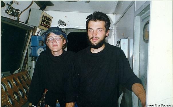 А.Винокуров и А.Кротов в задней кабине локомотива. БАМ, 1997 г.